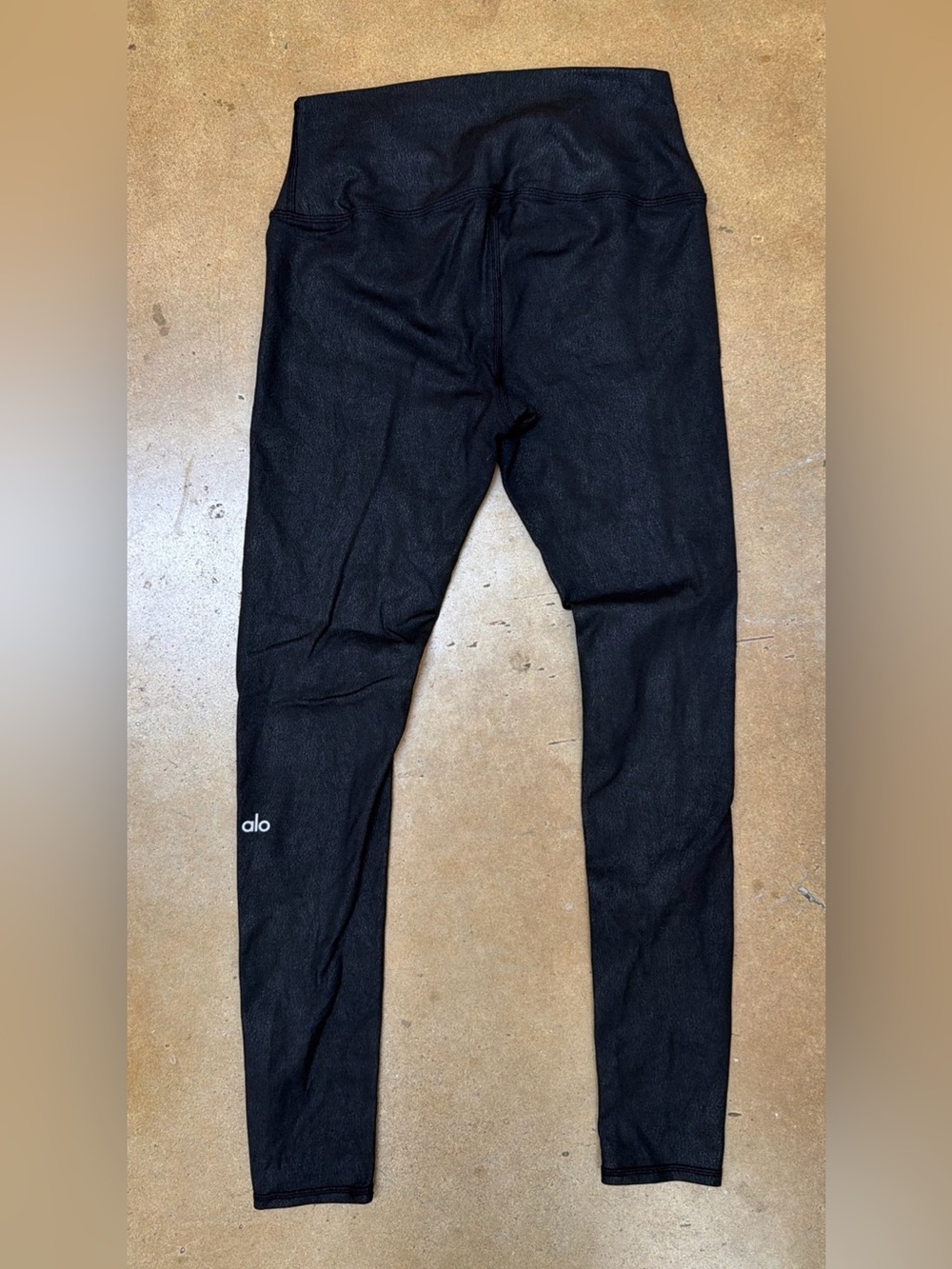 Women’s Alo Leggings Black with Shiny/Reflective Textured Size Medium